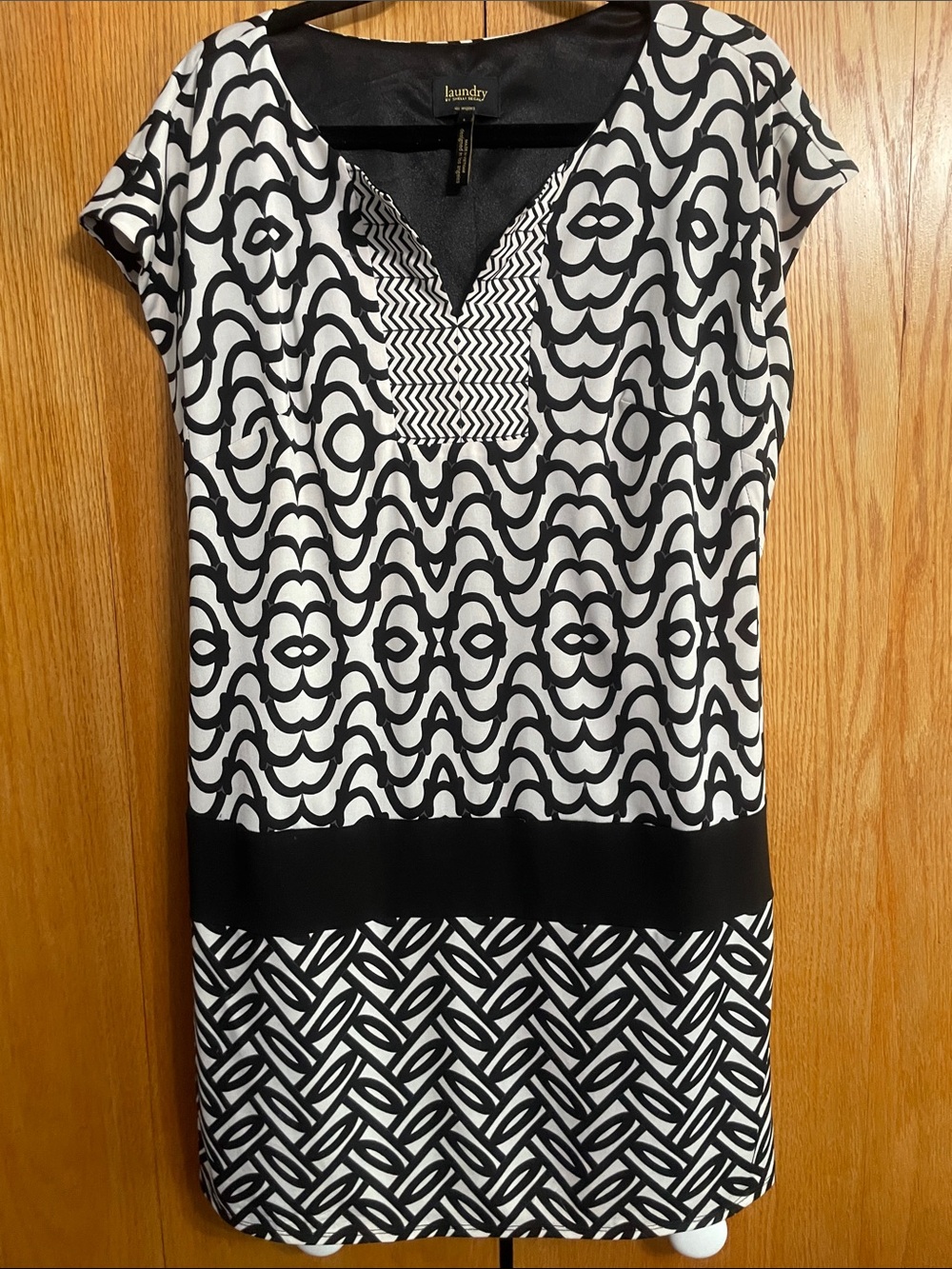 Laundry By Shelli Segal Black and White Mixed-Print Cap-Sleeve drop waist Dress